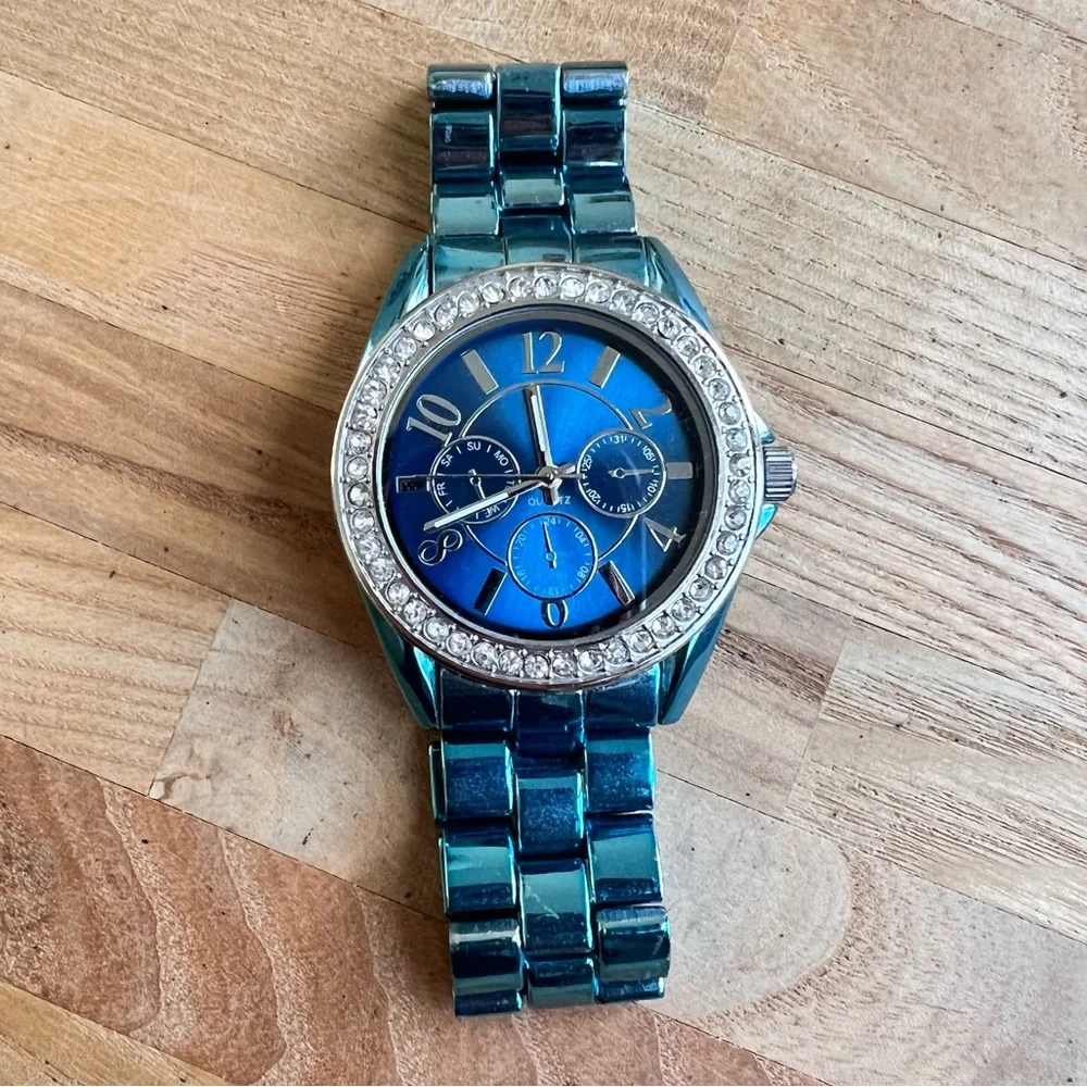 Unbranded ladies metallic blue fashion watch NEW BATTERY